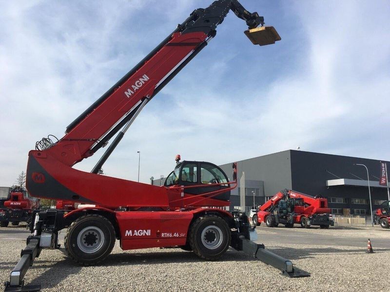 Аренда телескопического погрузчика 45,65м MAGNI RTH 6.46 SH